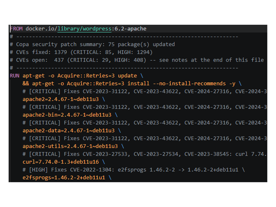 Ausschnitt eines generierten Dockerfiles mit Patch-Zusammenfassung und CVE-Kommentaren