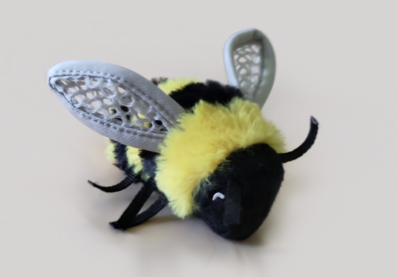 Gaussian Splatting reconstruction of a plush bee